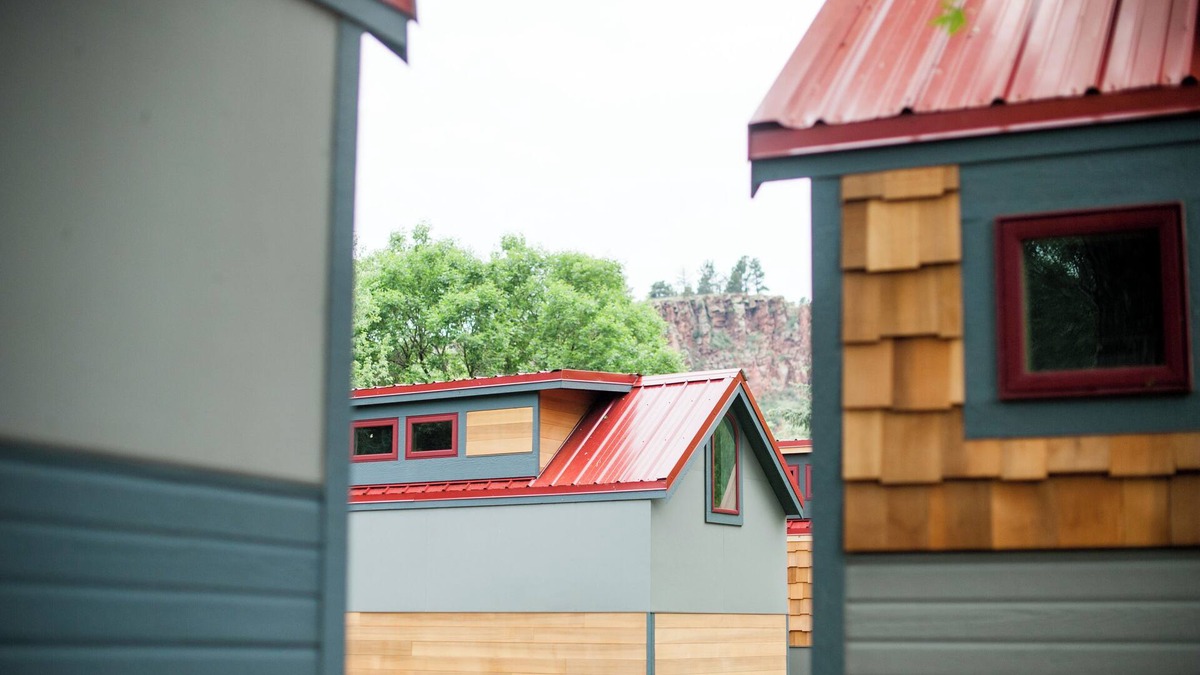Lyons Resort | Spacious Dogwood Tiny House with Full Kitchen - near Rocky Mtn National Park
