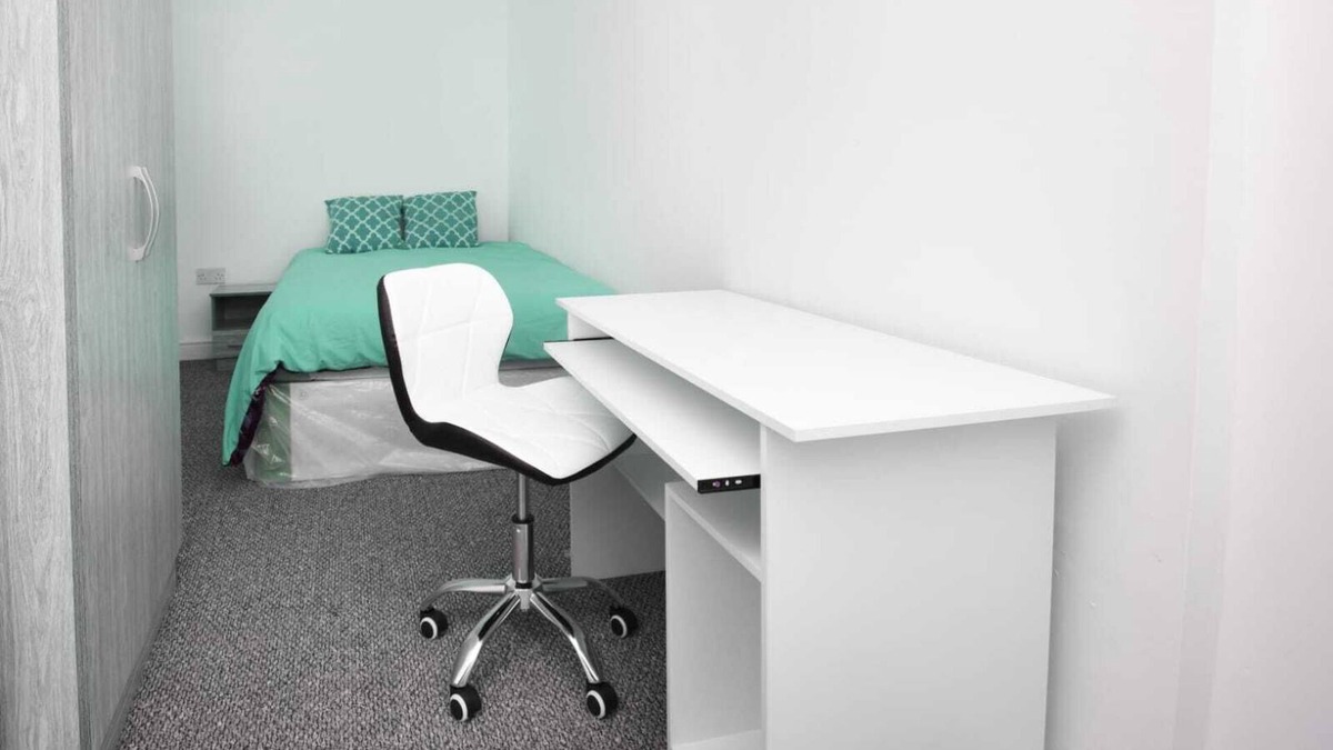 Burnley House | Spacious Double Bed Room-2 Burnley City Centre