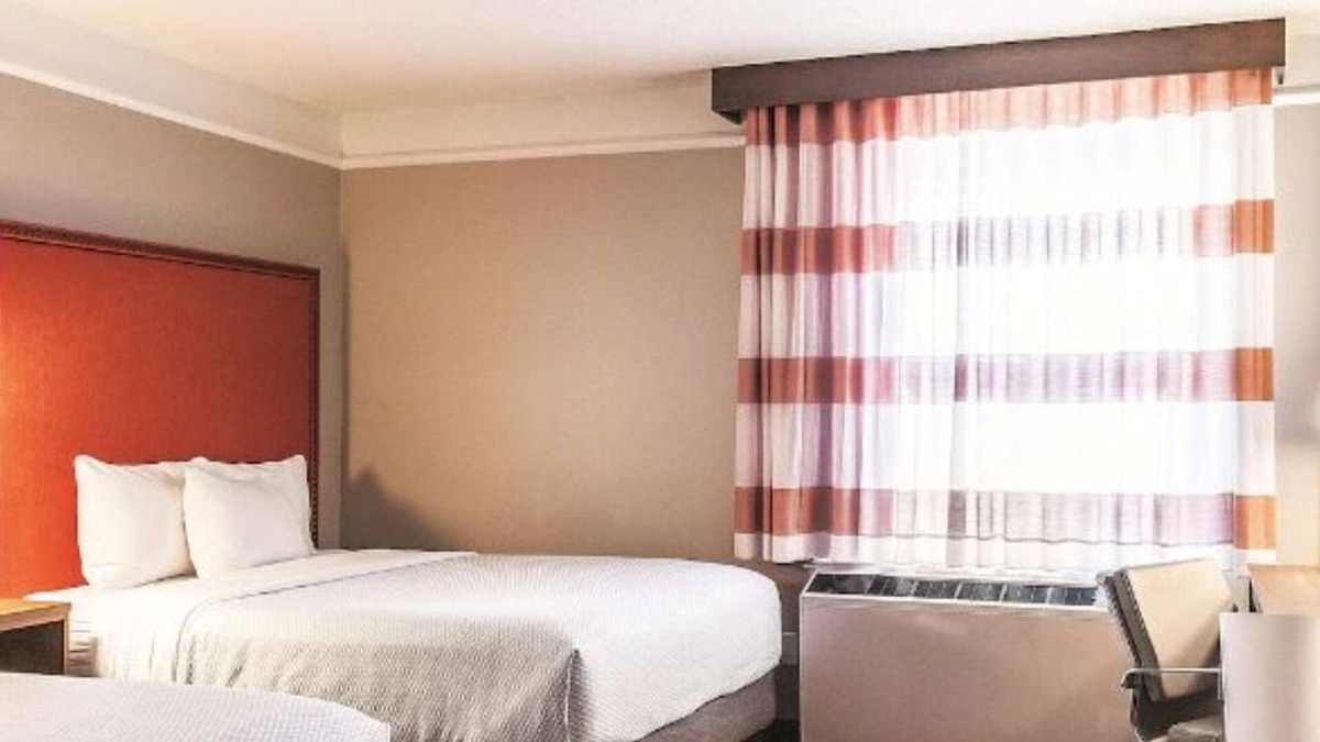 Central Business District Hotel | Spacious Double Queen Room with Views in Downtown NOLA