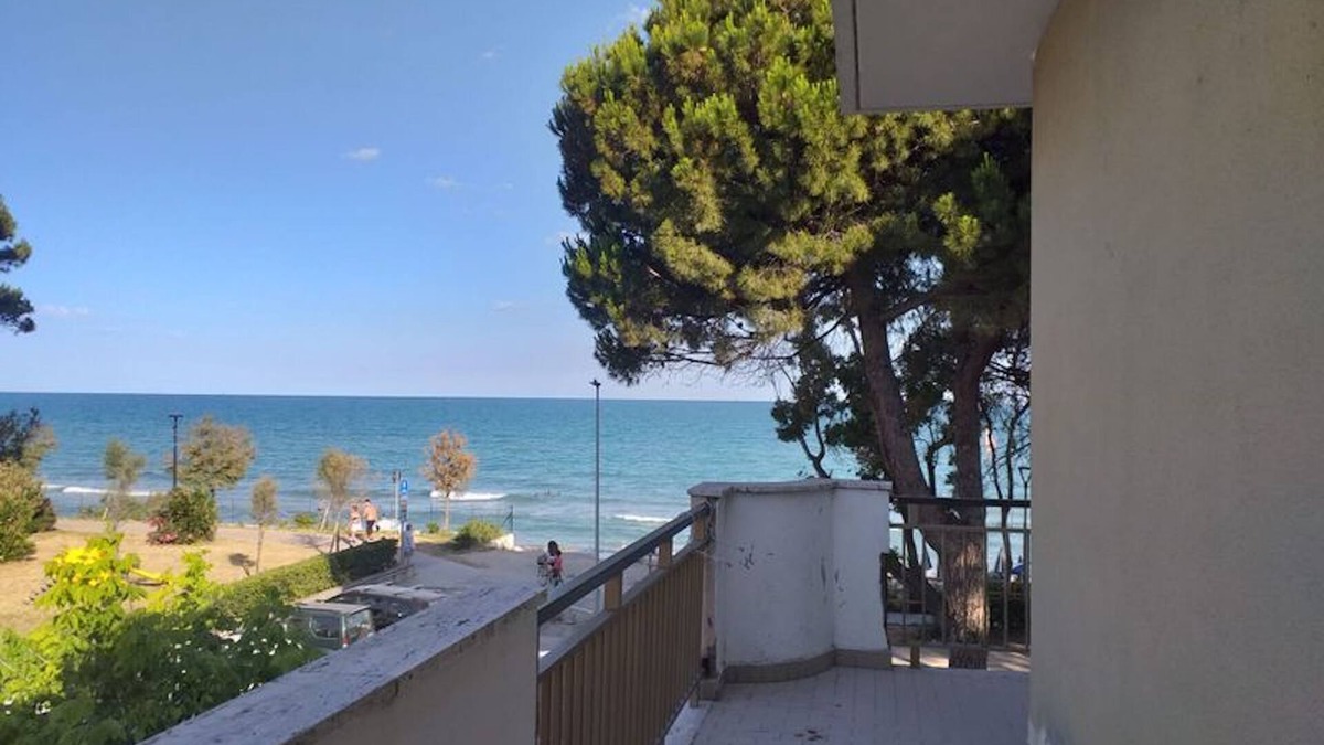 Pineto Bed & Breakfast | Spacious double room beside the sea