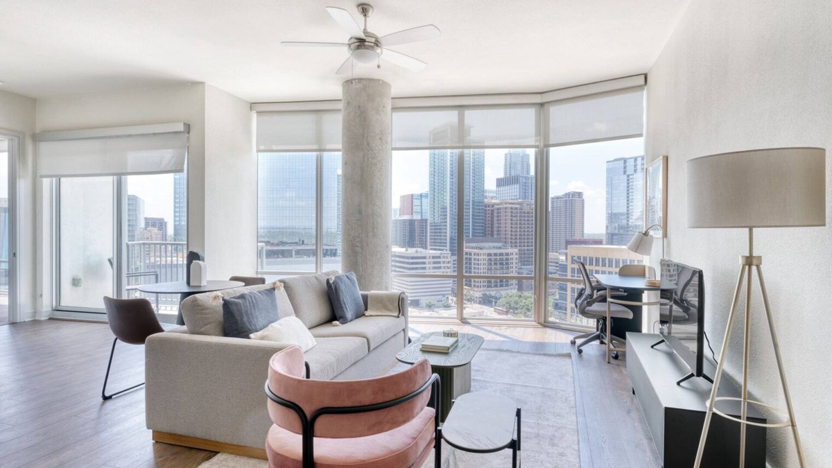 West End Apartment | Spacious Downtown 1 BR w/Gym, W/D, Pool, walk to 6th St, by Blueground