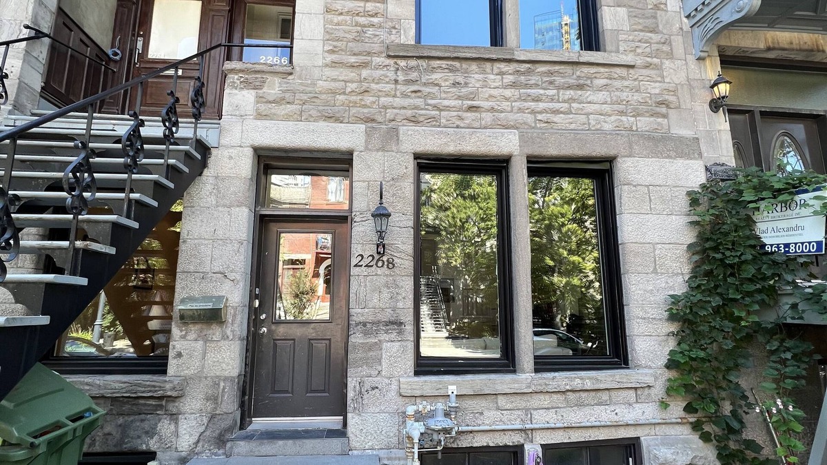 Shaughnessy Village Apartment | Spacious Downtown Montreal Apt-4BR/2BA, Free Wifi, Washer/dryer