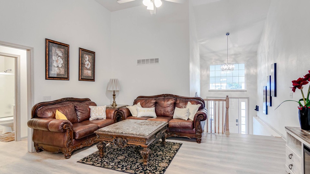 St. Joseph House | Spacious duplex home in St. Joseph, MO