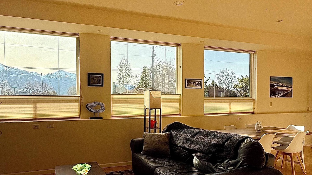 Joseph Apartment | Spacious duplex unit with a stunning mountain view in Joseph