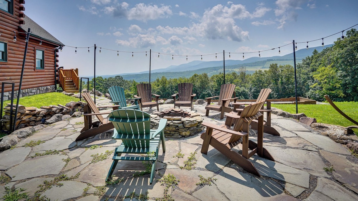 Durham Cabin | Spacious Durham Cabin w/ Deck & Mountain Views