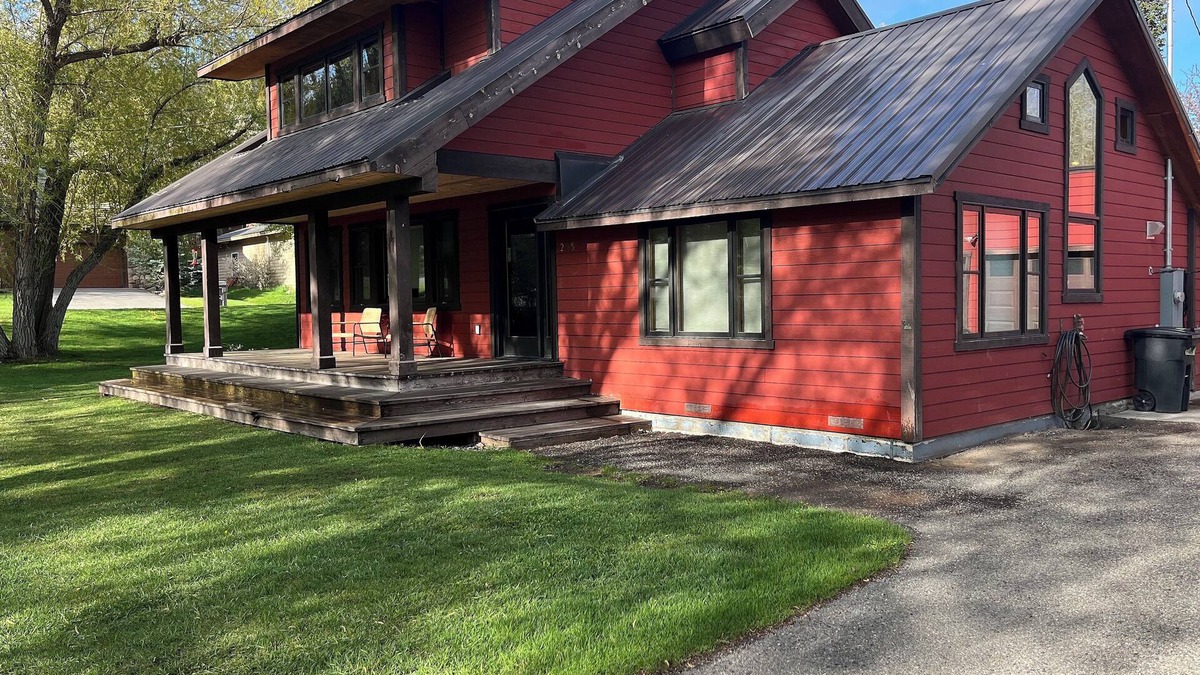 Jackson House | Spacious E. Jackson home with "Hike-In Hike-Out" access to Cache Creek Trails!