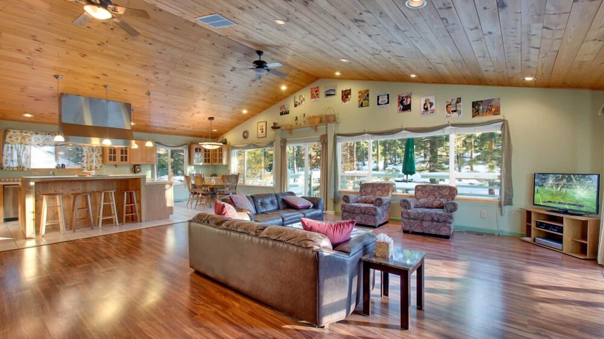 Lower Kingsbury House | Spacious Escape, Game Room, Deck, Views, Sleeps 10
