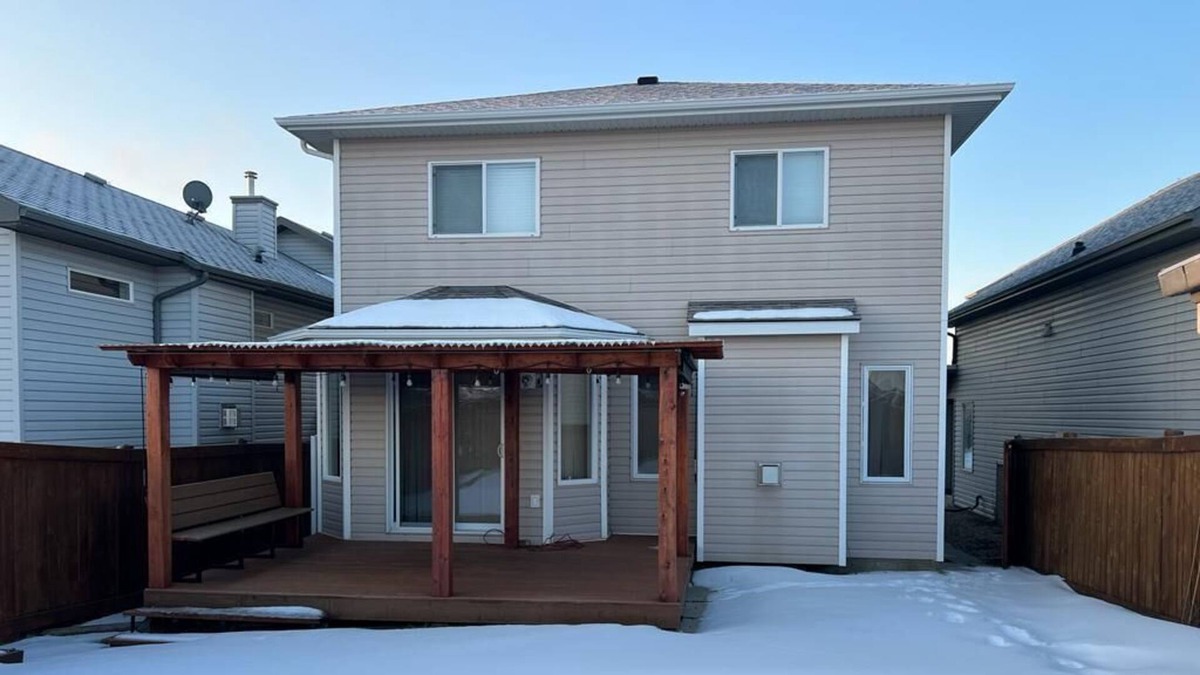 Northwest Edmonton House | Spacious Executive Home 4BR 3BA Fully Equipped