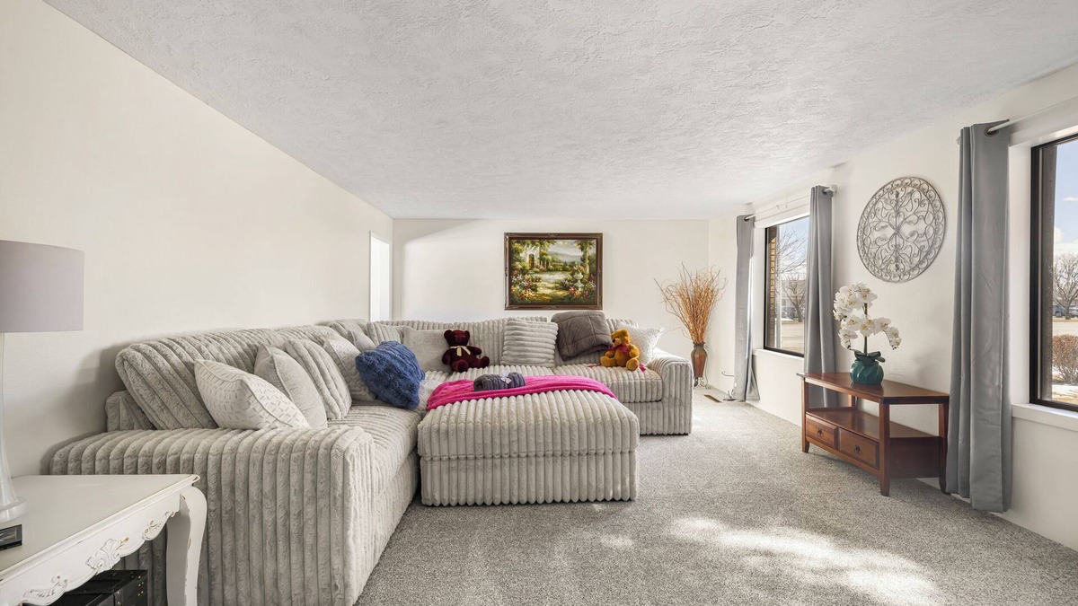 Idaho Falls House | Spacious Executive 5-bedroom home by airport in charming Idaho Falls w/WiFi, AC