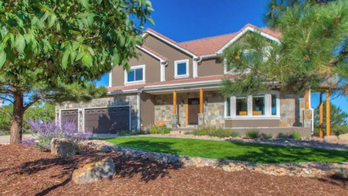 Mountain Shadows House | Spacious Family Retreat near USAFA & main attractions*HotTub*Gaming*Slps 14*WiFi