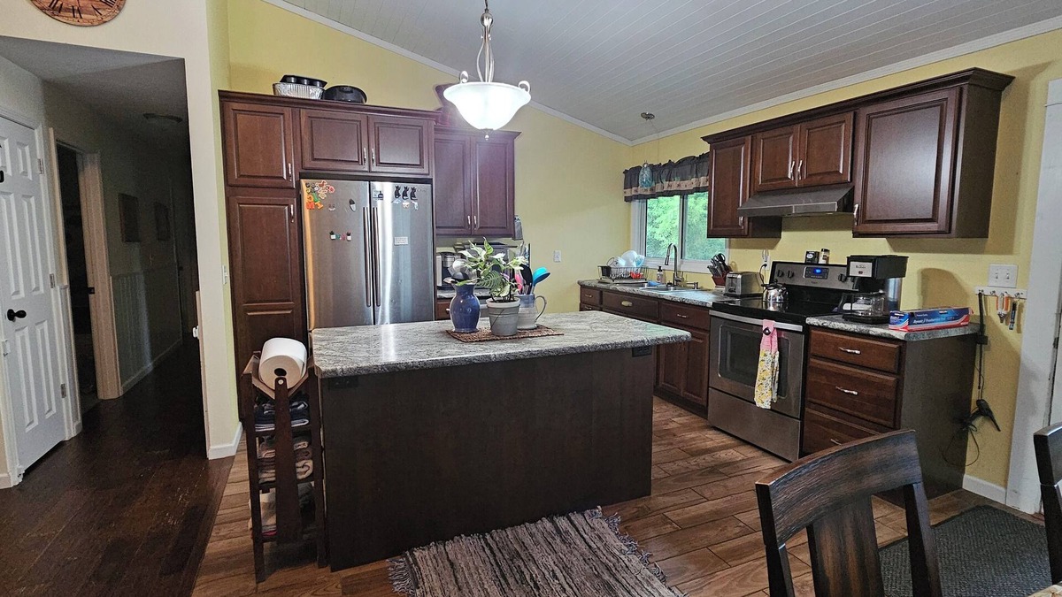 Aitkin House | Spacious family and pet friendly 3-bedroom house 5 miles south of Aitkin.
