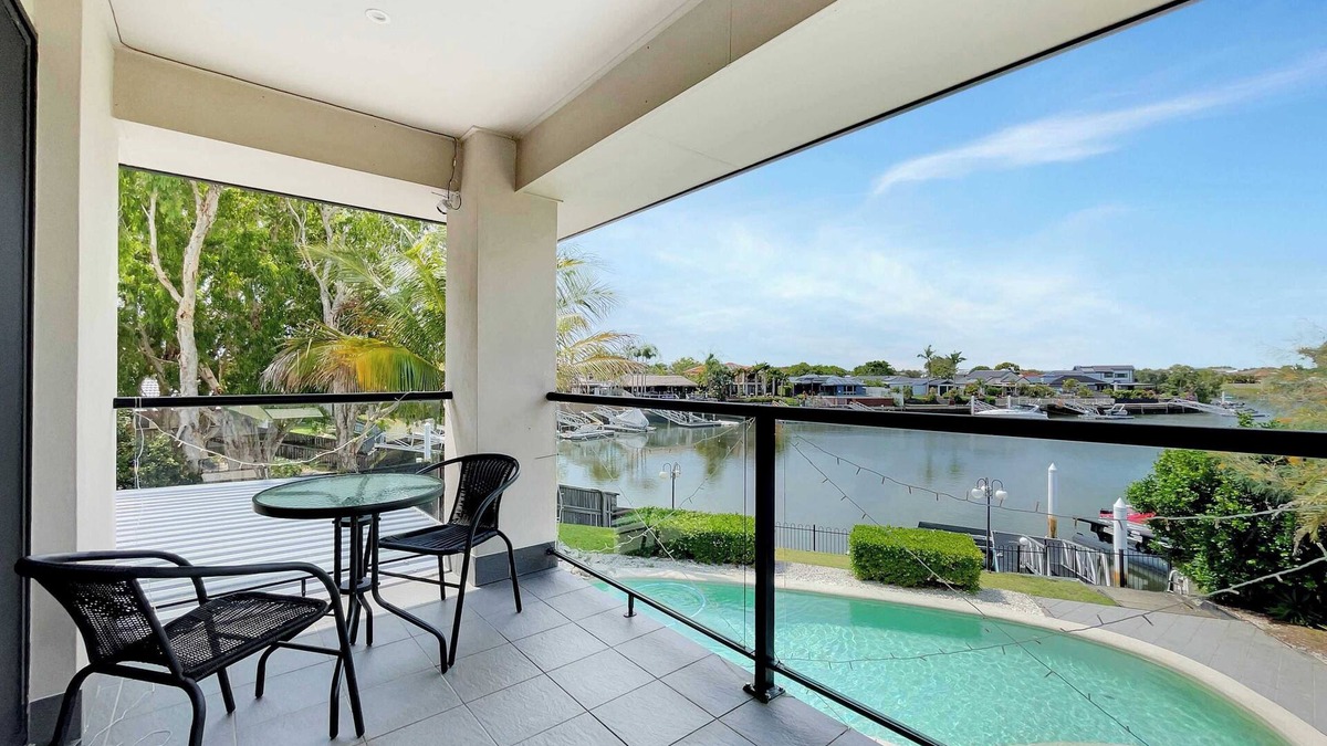 Banksia Beach House | Spacious Family Home on Canal- Pets Welcome