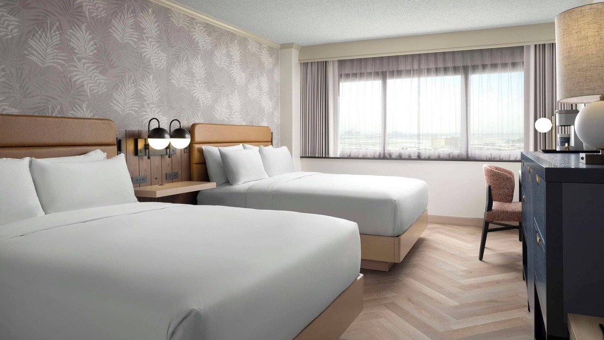 Los Angeles Hotel | Spacious Family Escape | 2 Pet Friendly Rooms! Pool, Gym, Shuttle Service!