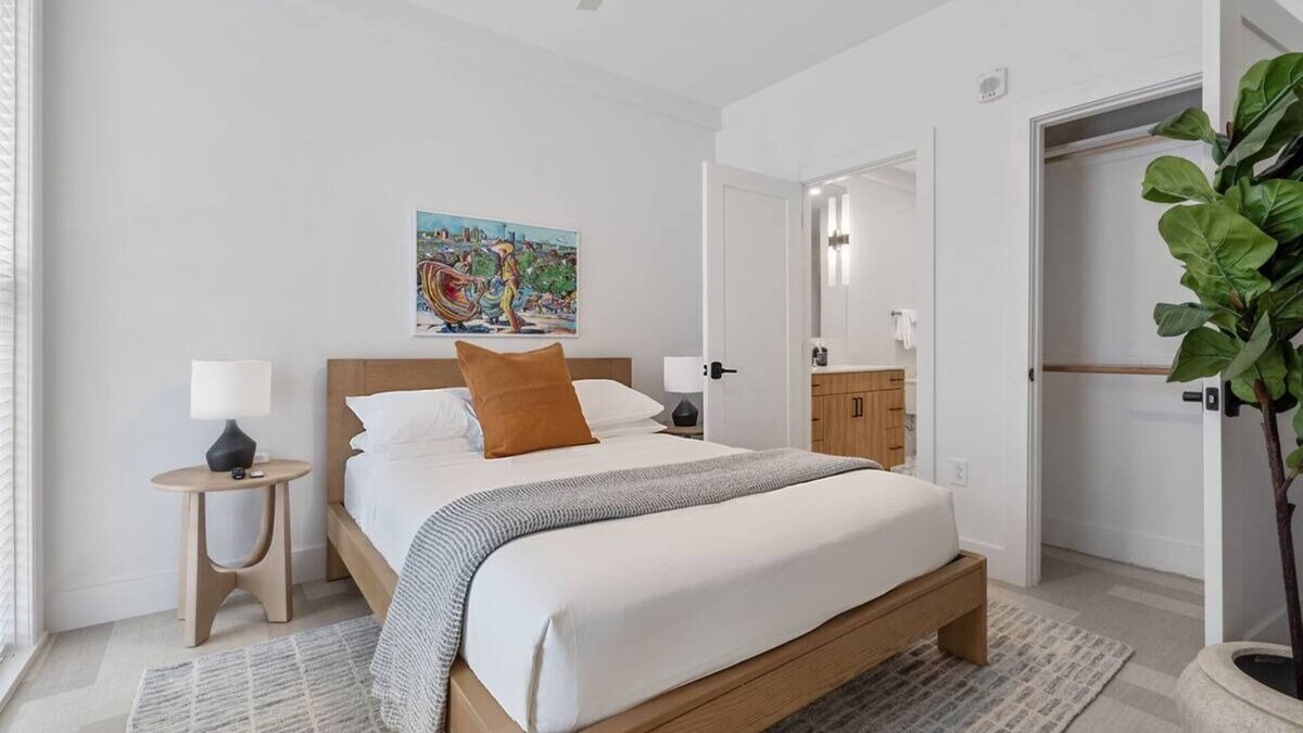 Main - Military Plaza Hotel | Spacious Family Escape Near The Alamo | Pet-Friendly & Centrally Located