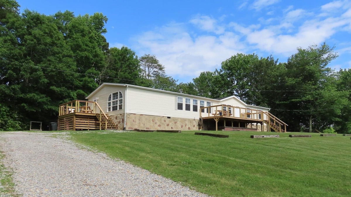 Dandridge House | Spacious family friendly home that is near Douglas Lake and pet friendly.
