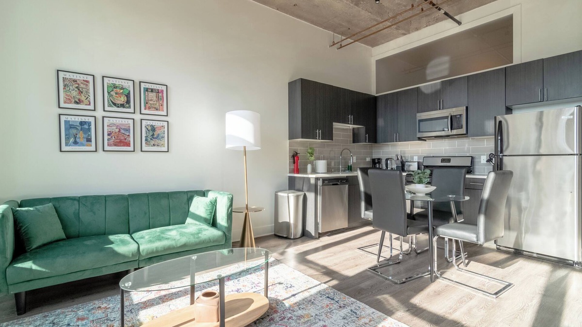 Near South Side Hotel | Spacious Family-Friendly 2BR near McCormick & Zoo