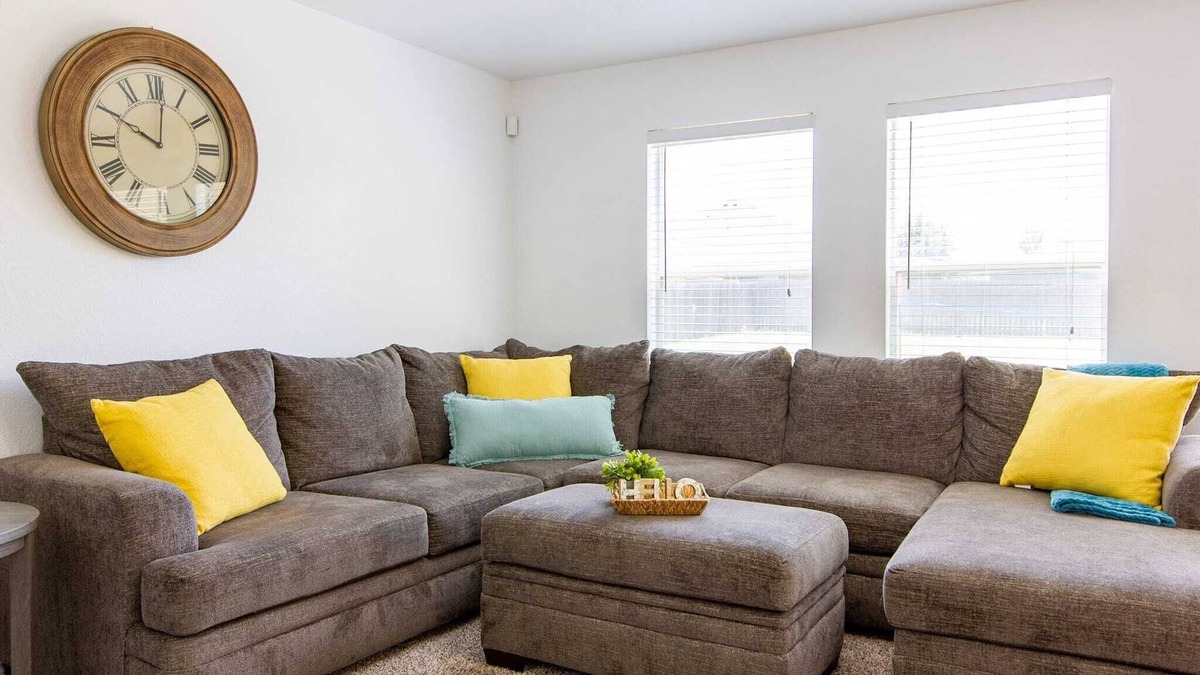 Killeen House | Spacious family-friendly home with large yard for 11 guests