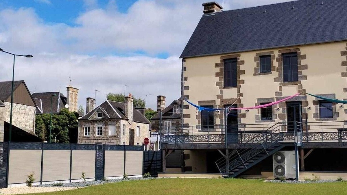 Cuves Cottage | Spacious Family-Friendly Home with Large Terrace Near Mont St-Michel