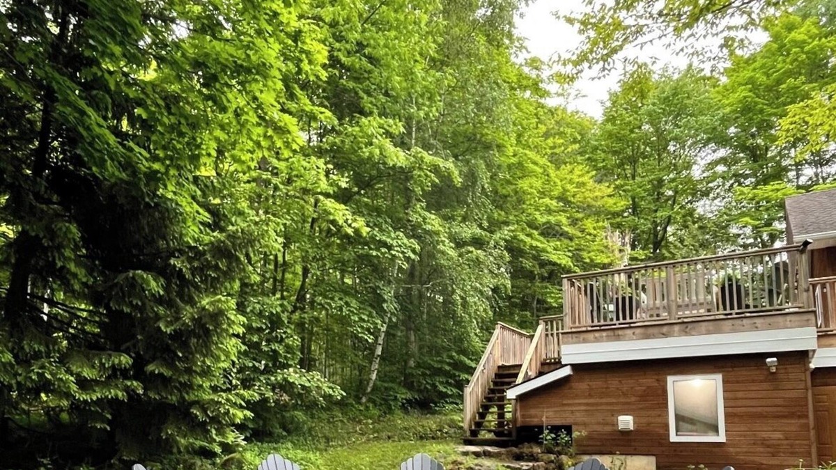 Flesherton House | Spacious Family getaway at Lake Eugenia