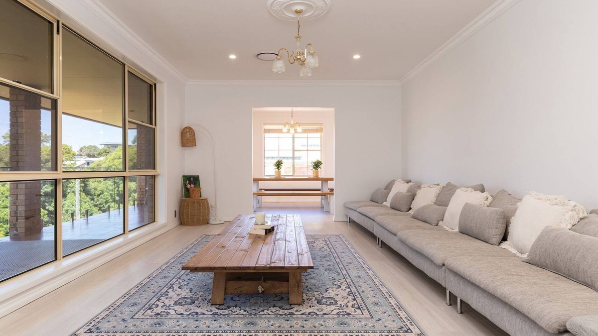 Forster House | Spacious family getaway in style on a quiet street.