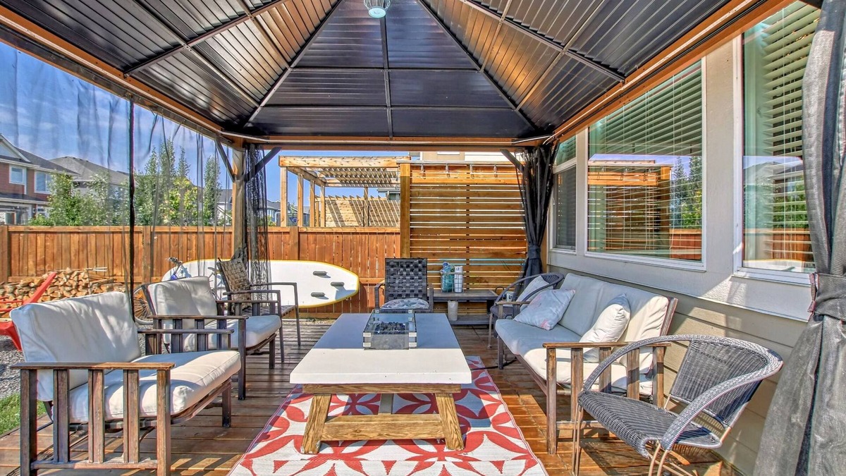 Auburn Bay House | Spacious Family Getaway for 10 with Hot Tub, Lake, Gazebo, King Master