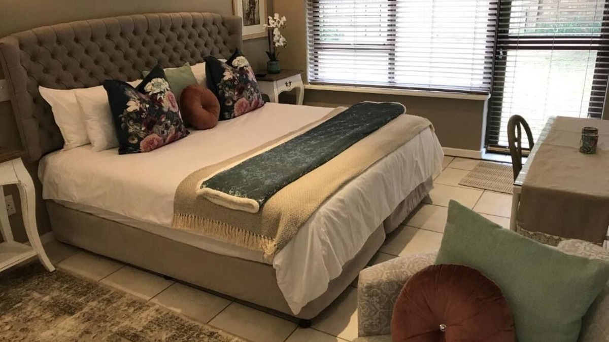 Stellenbosch Villa | Spacious family house with outside entertainment area & garden, child friendly.