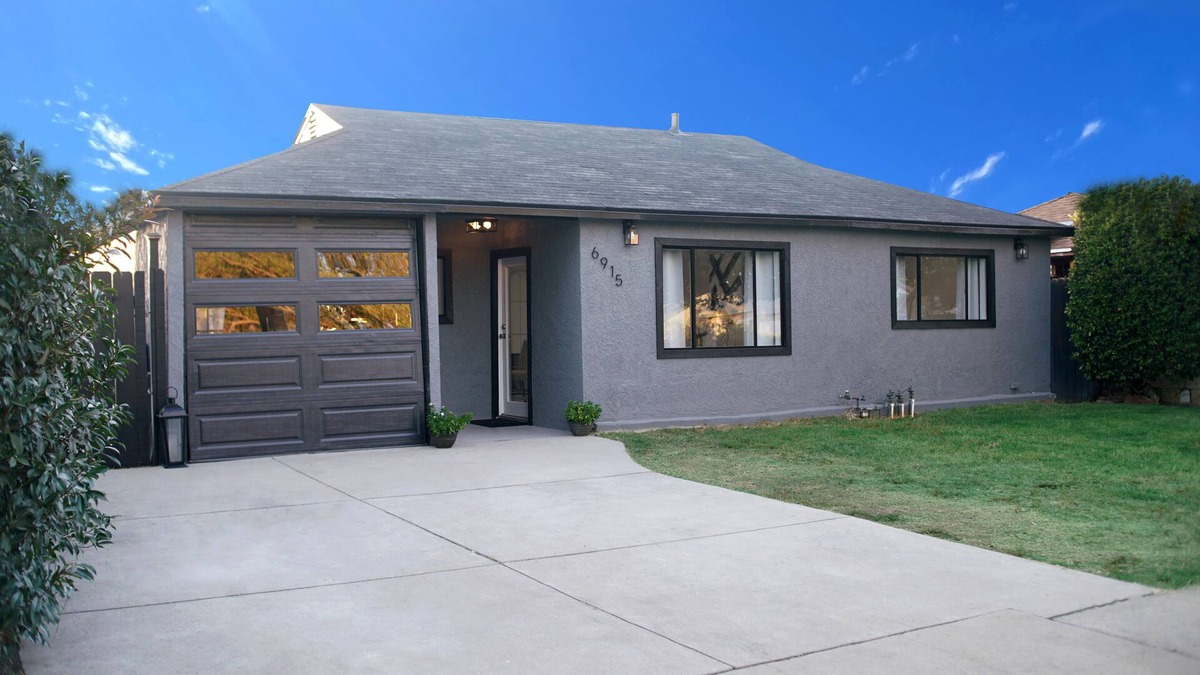 Winnetka House | Spacious Family Home In LA- 4 BR