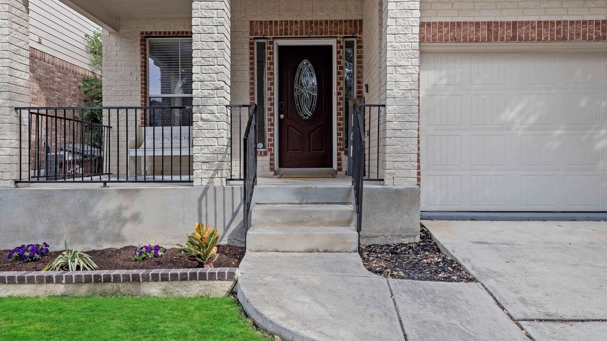 San Antonio House | Spacious Family Home, sleeps 10 guests, plus Game Room!