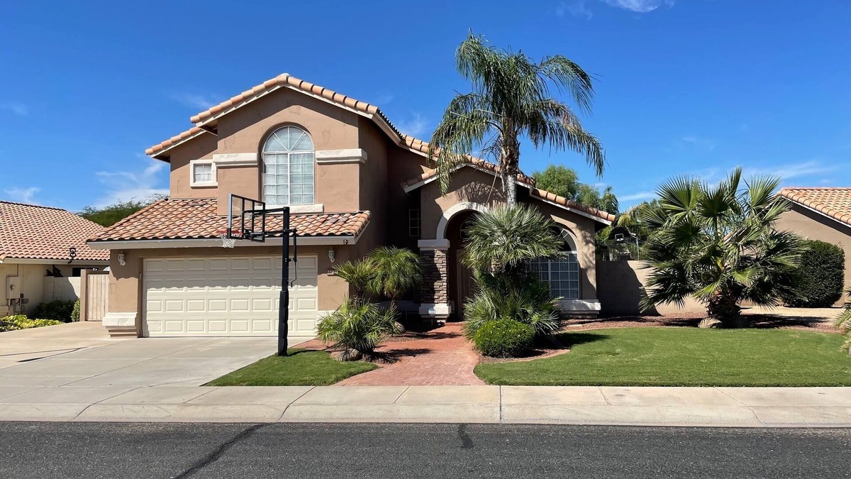 Sierra Verde at Arrowhead Ranch House | Spacious family home with private pool in a safe, quiet neighborhood.