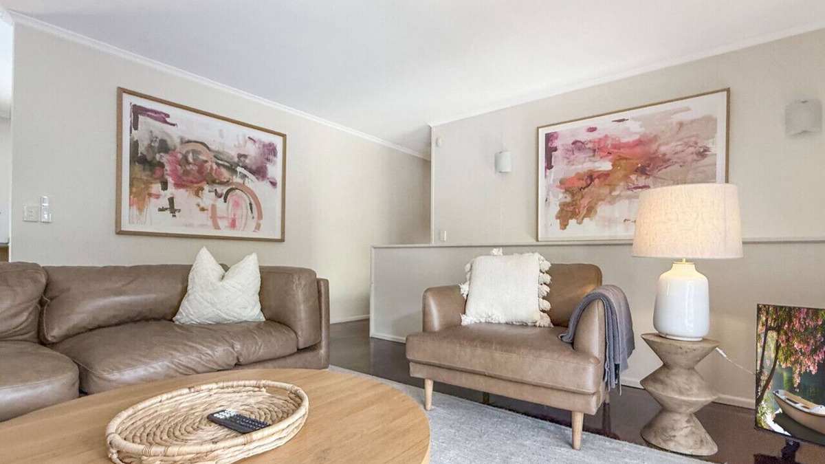 Kenmore House | Spacious Family Retreat with Pool/Pet friendly