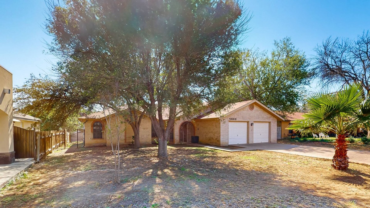 Bonanza House | Spacious family retreat close to park, with WiFi, central AC, W/D, work space