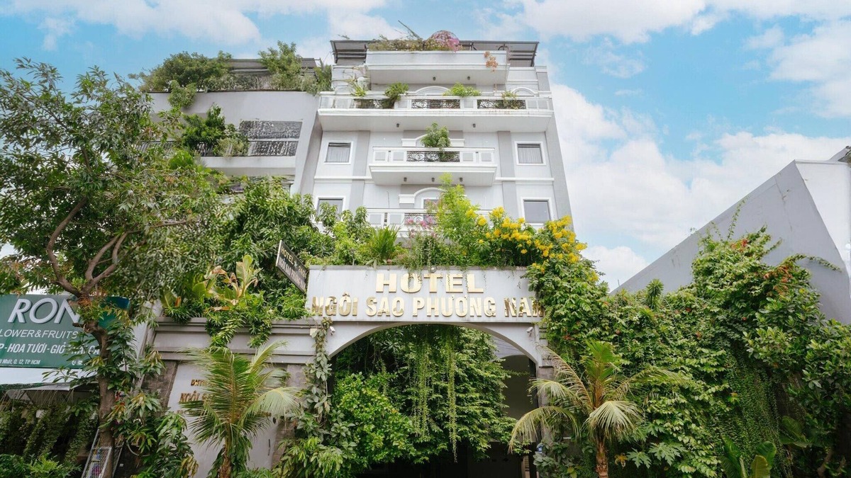 District 12 House | Spacious Family Stay with Free Parking and Wifi