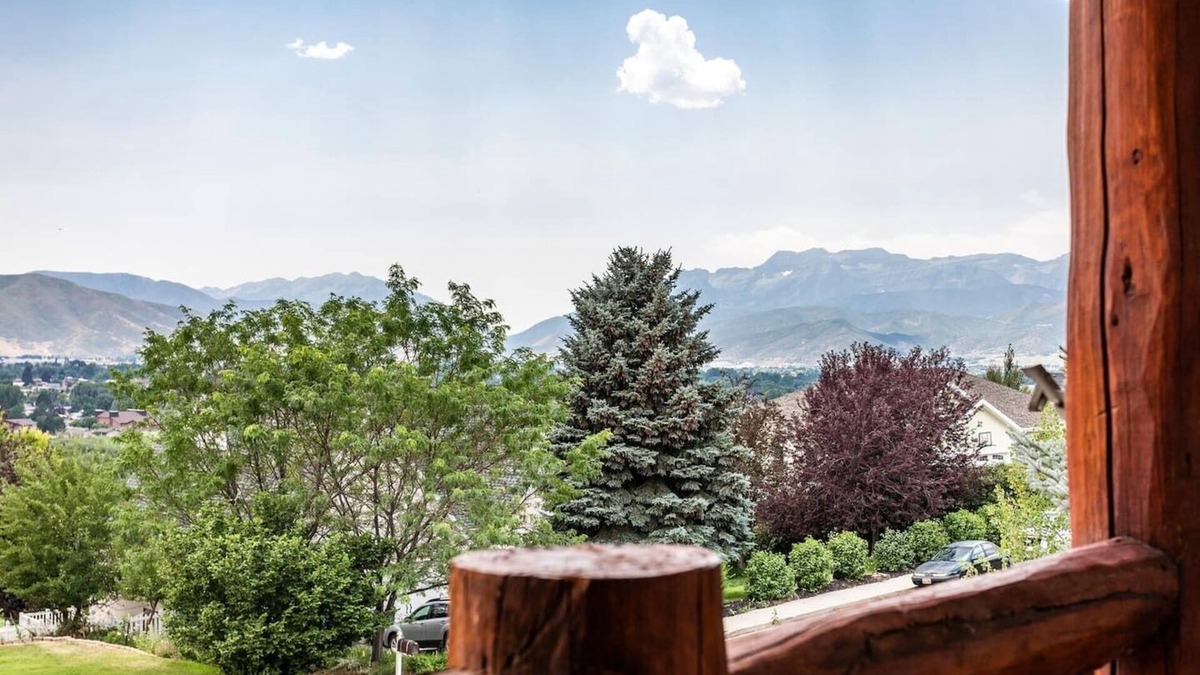 Heber House | Spacious Family Vacay w/views+Hot Tub=Core Memory