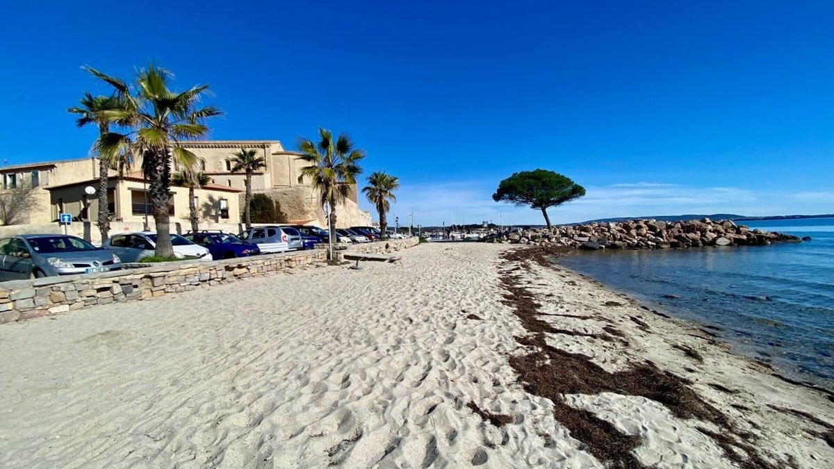 Meze House | Spacious family villa for 8 with stunning views in Mèze