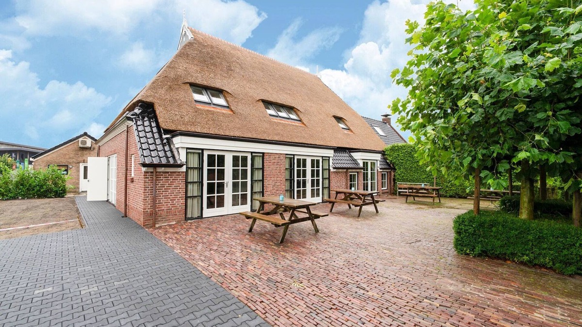 Noardburgum Other | Spacious Farmhouse with Sauna, hottub