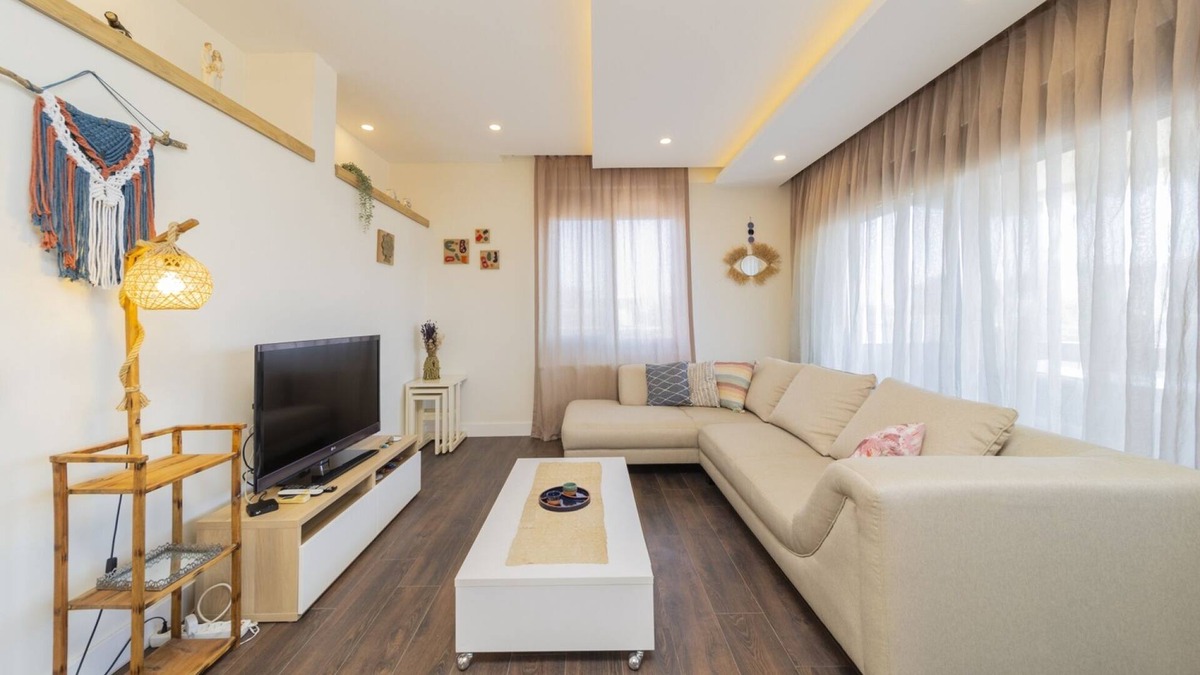 Eski Lara Apartment | Spacious Flat w Balcony 3 min to Beach in Antalya