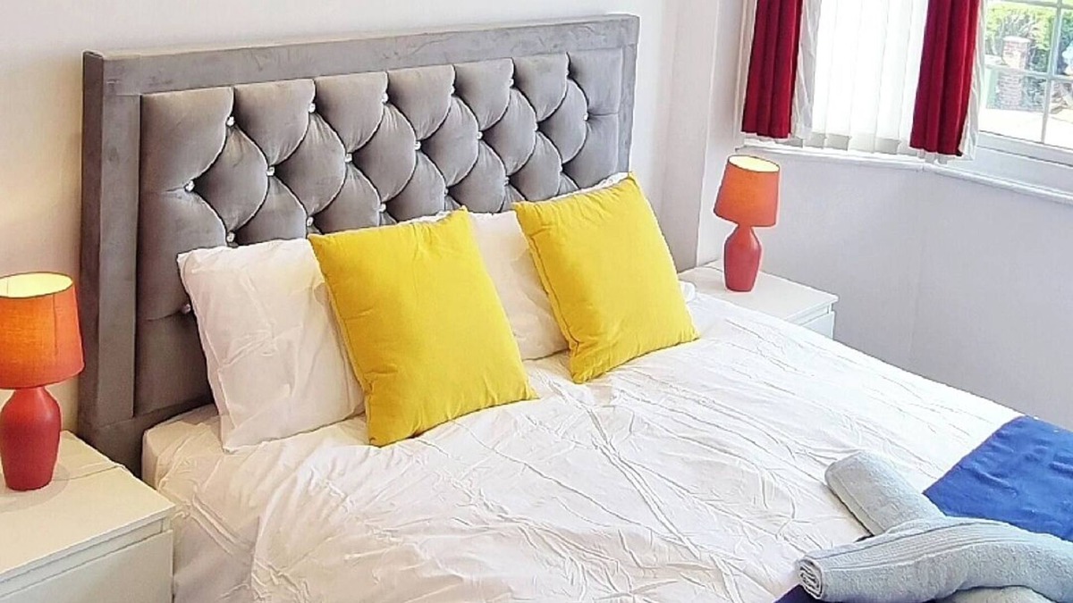 Watford House | Spacious Four Bedroom House