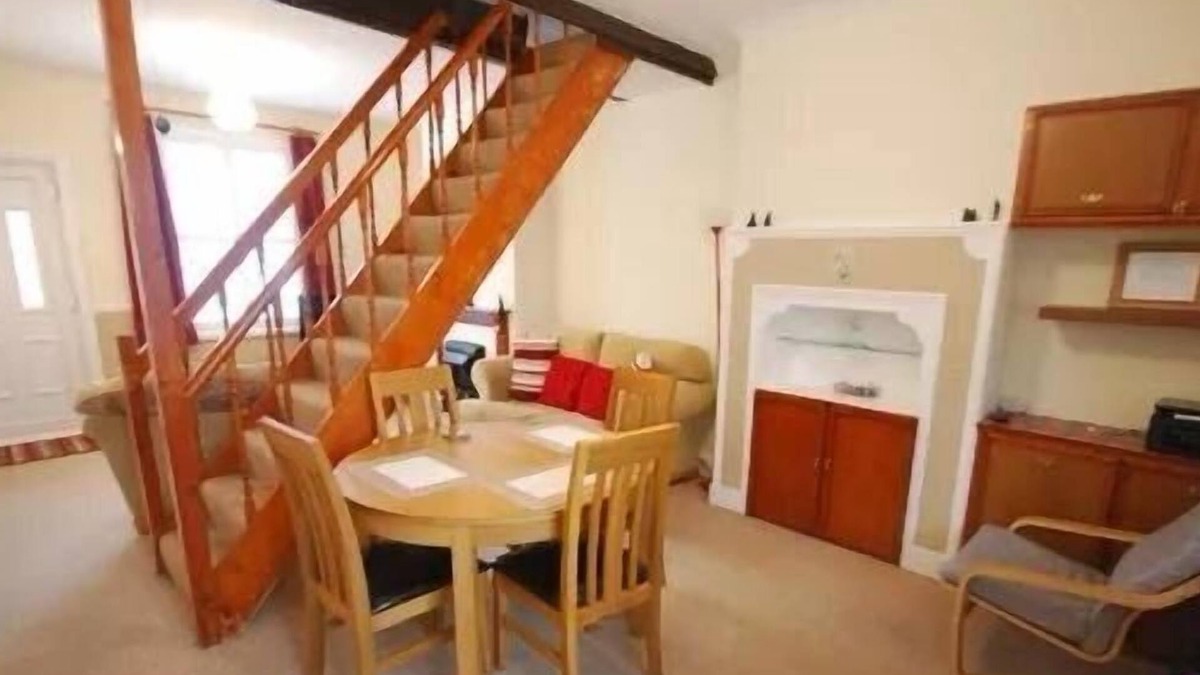 Alperton House | Spacious Four-Bedroom House with garden in Wembley