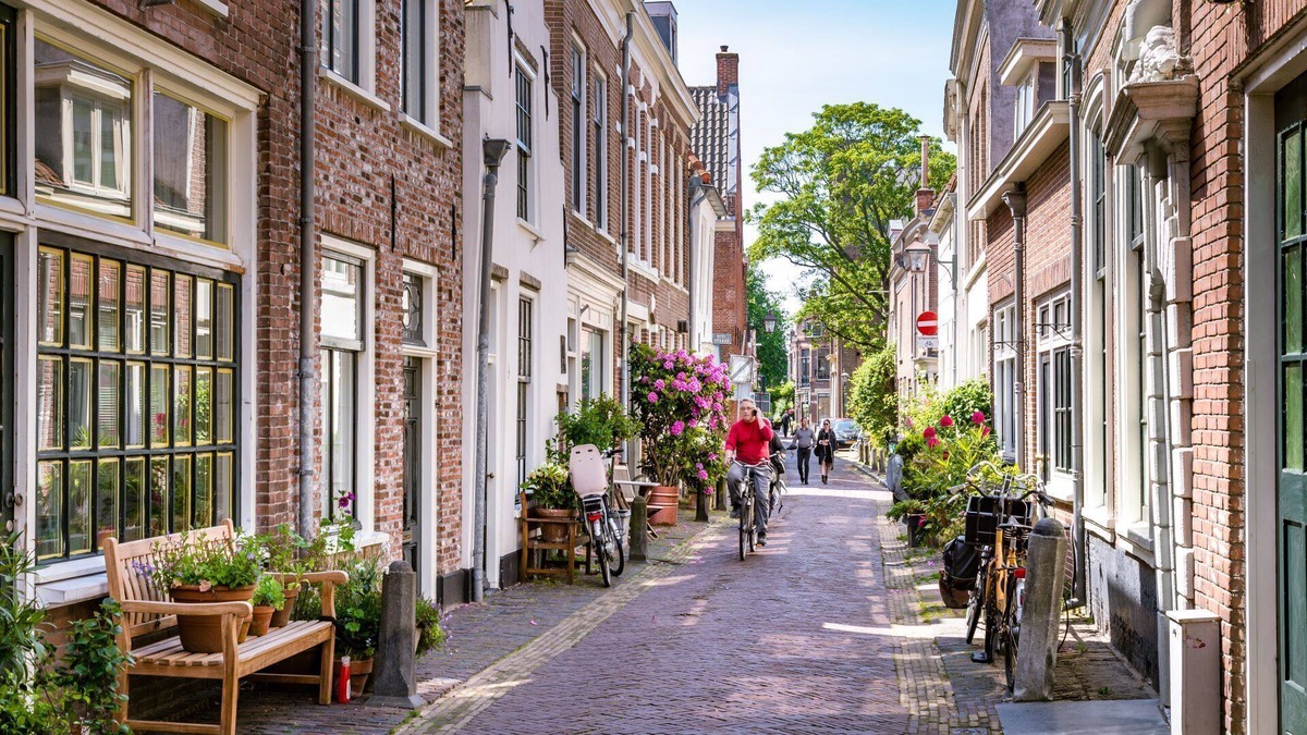 Haarlem Apartment | Spacious fully renovated and beautiful furnished apartment in the center of Haarlem.
