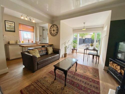 Fenham House | Spacious, Garden, Netflix, Near City