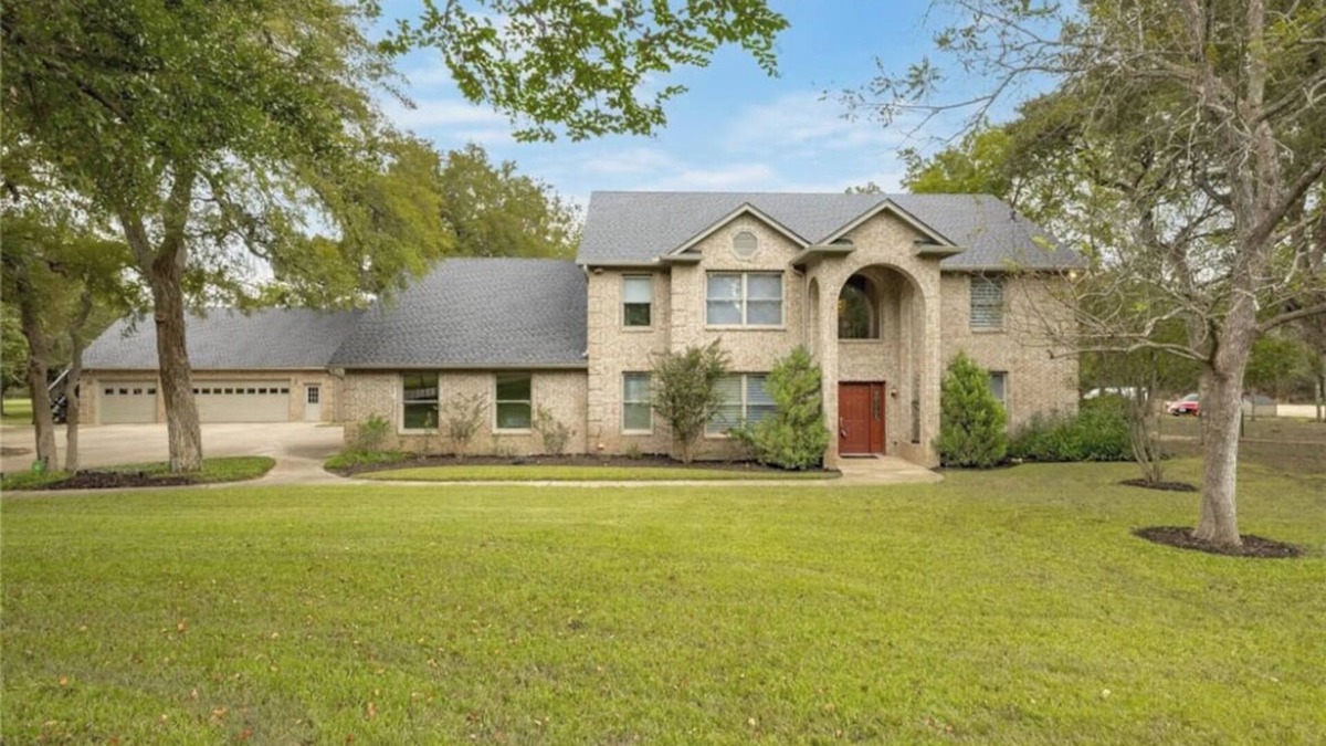 Leander House | Spacious, Getaway? 5 bedroom on 5 beautiful acres? Ask about our event hosting!