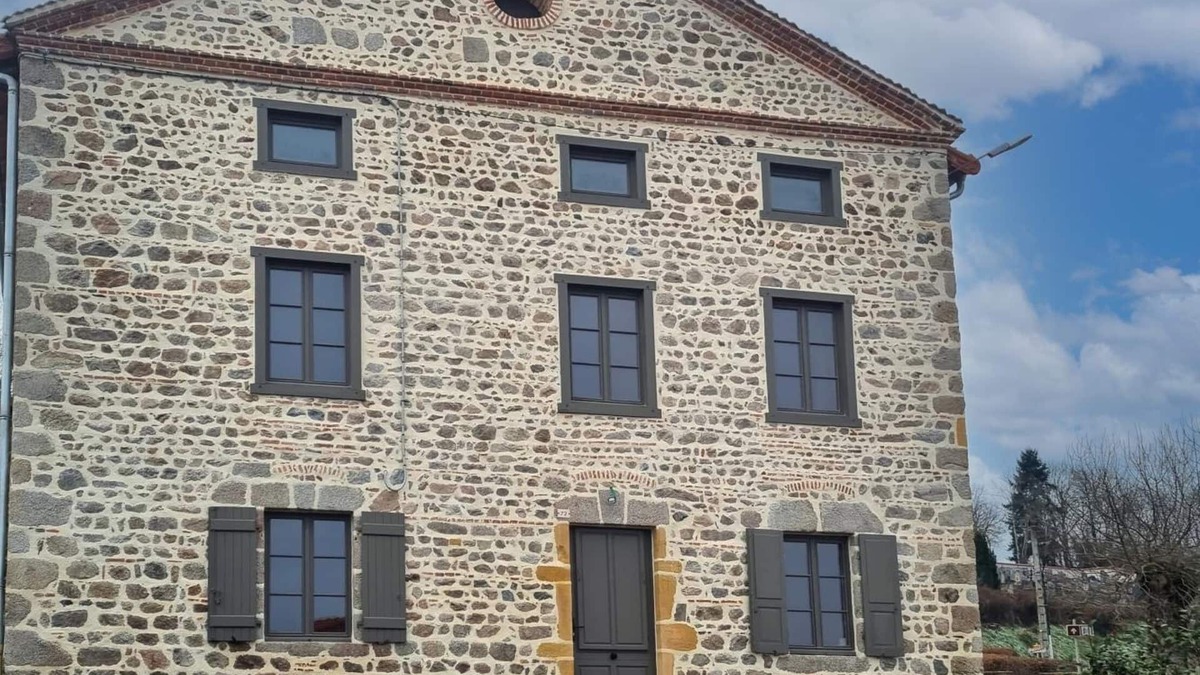 Le Crozet Cottage | Spacious gîte in Crozet - Up to 12 people, pets allowed