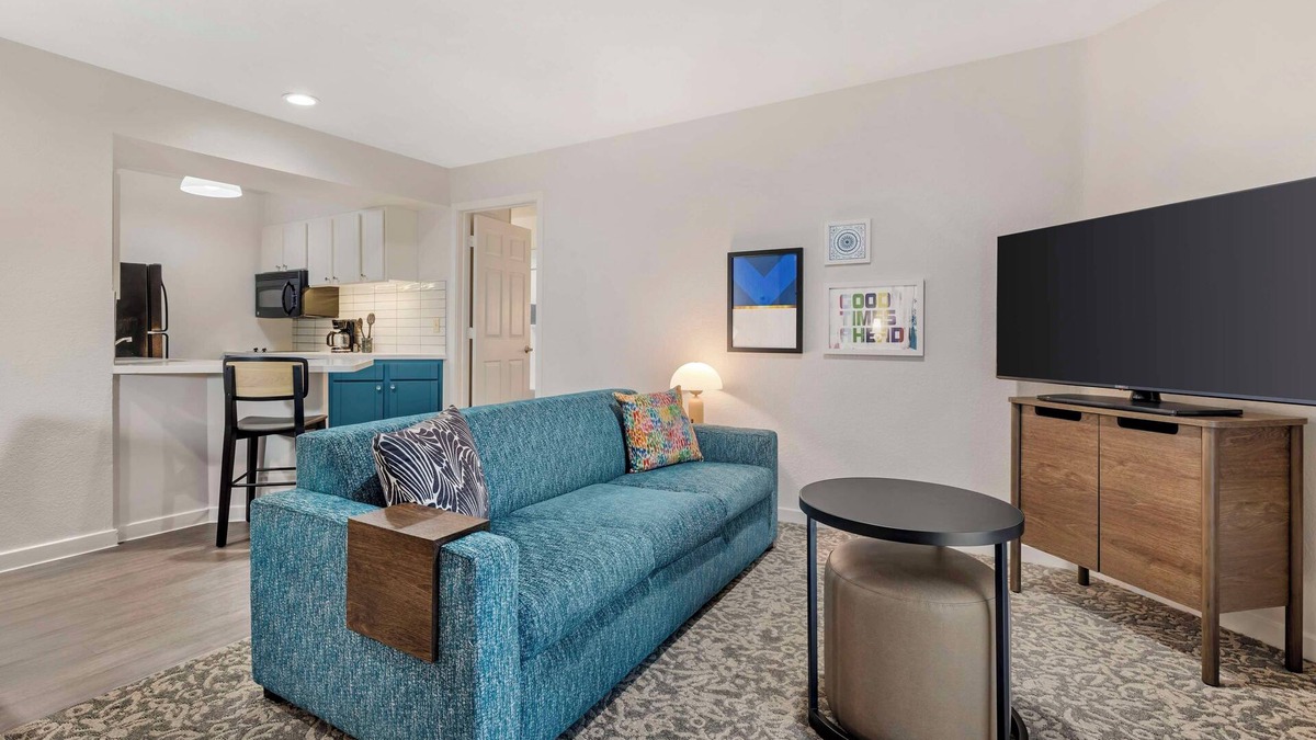 Torrance Hotel | Spacious Good-Value Accommodation! 2 Comfortable Units, Free Parking