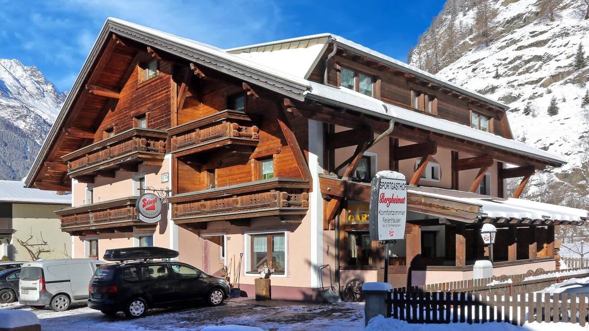 Huben House | Spacious group house with sauna and ski storage