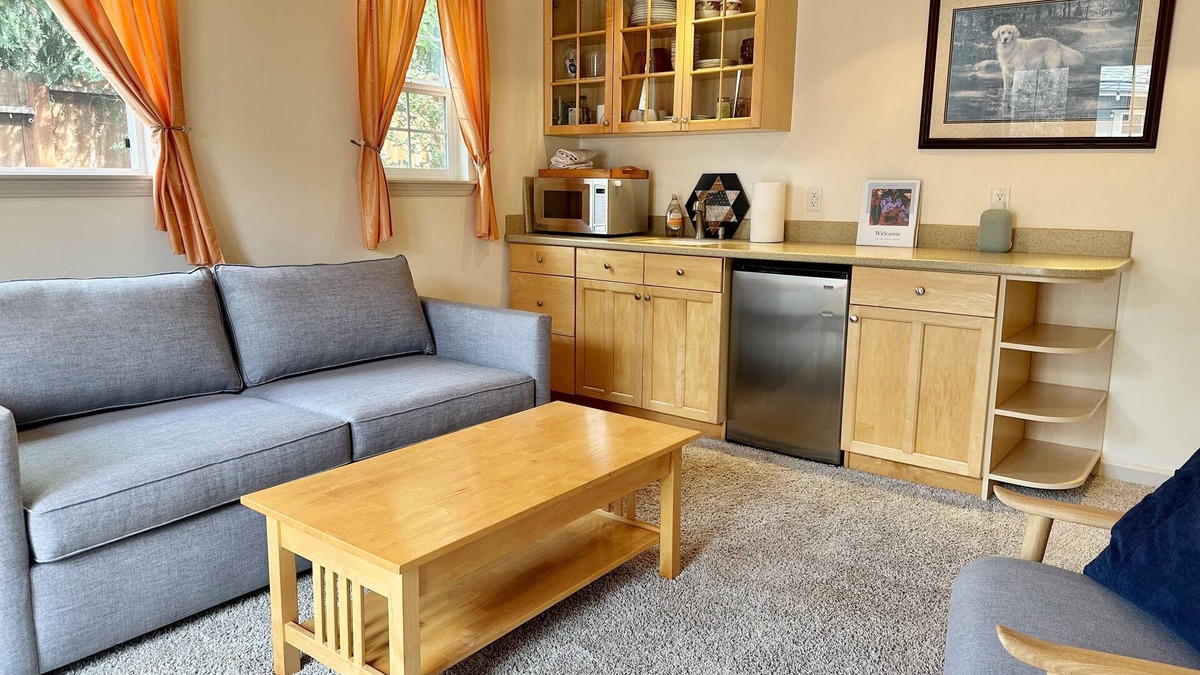 Marine Terrace Cottage | Spacious guest house, fireplace, king bed