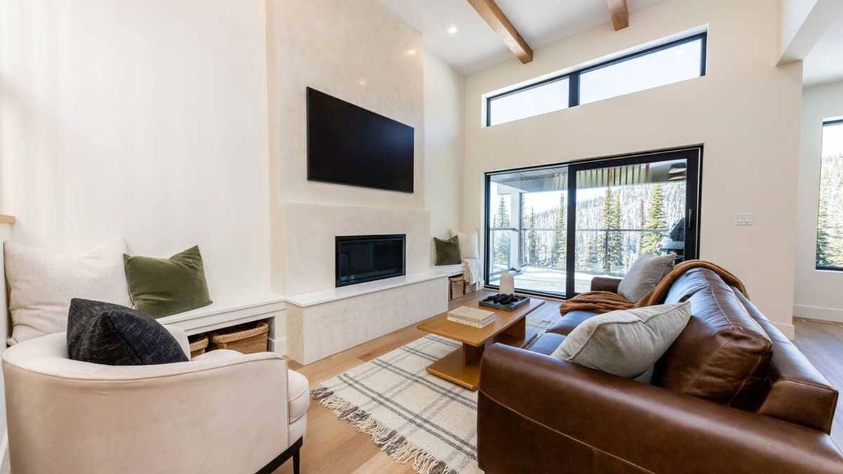 Vernon House | Spacious home with mountain views, private hot tub, sauna, and pet-friendly!