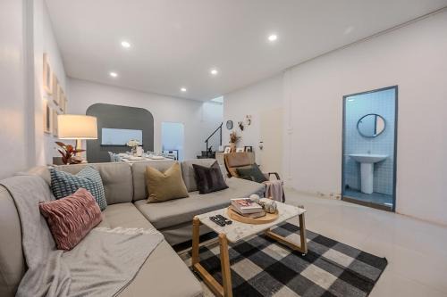 Chom Phon House | Spacious Haven Chatuchak Market 5BR 10 Sleeps RB1