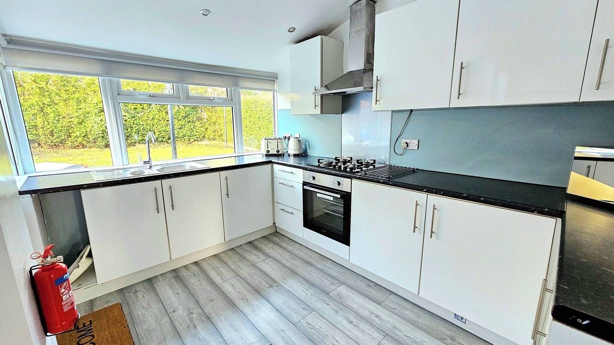 Rutherglen House | Spacious Haven with Free Parking