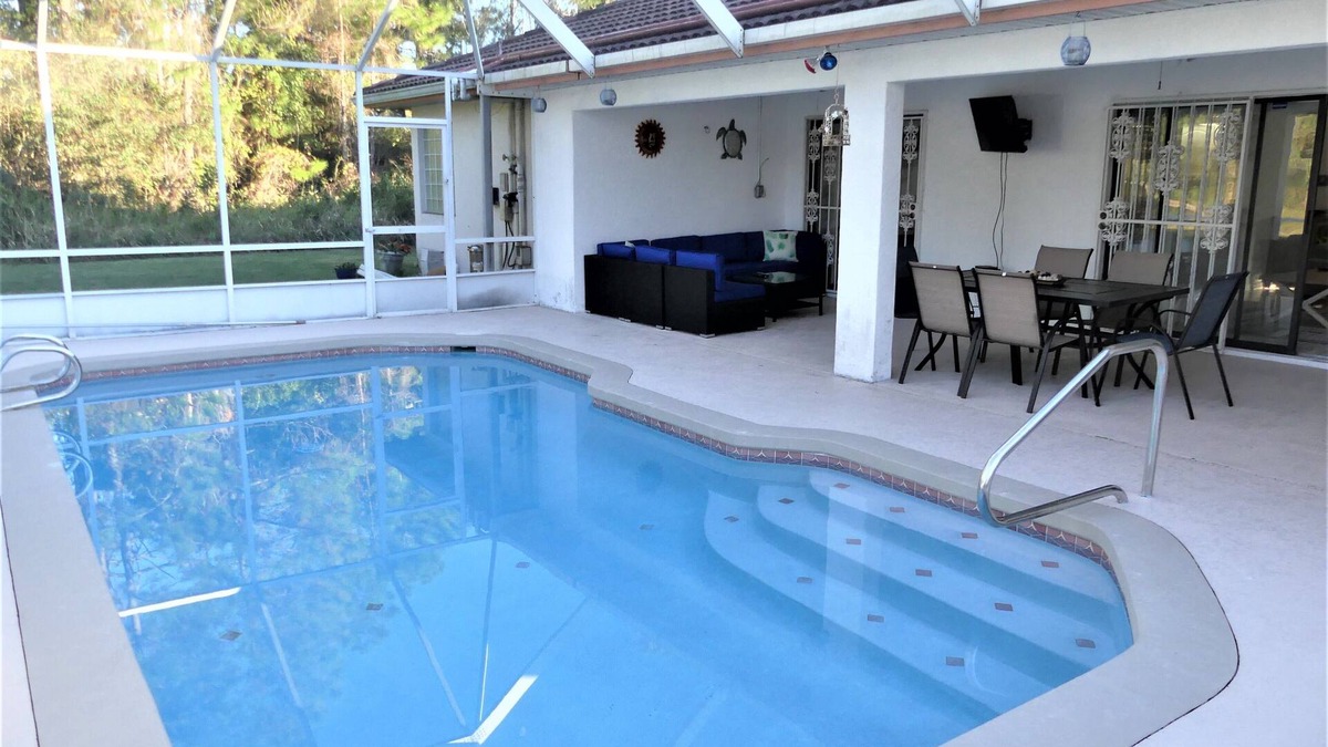 Palm Coast House | Spacious Heated Pool Home with Pool & Ping Pong Table