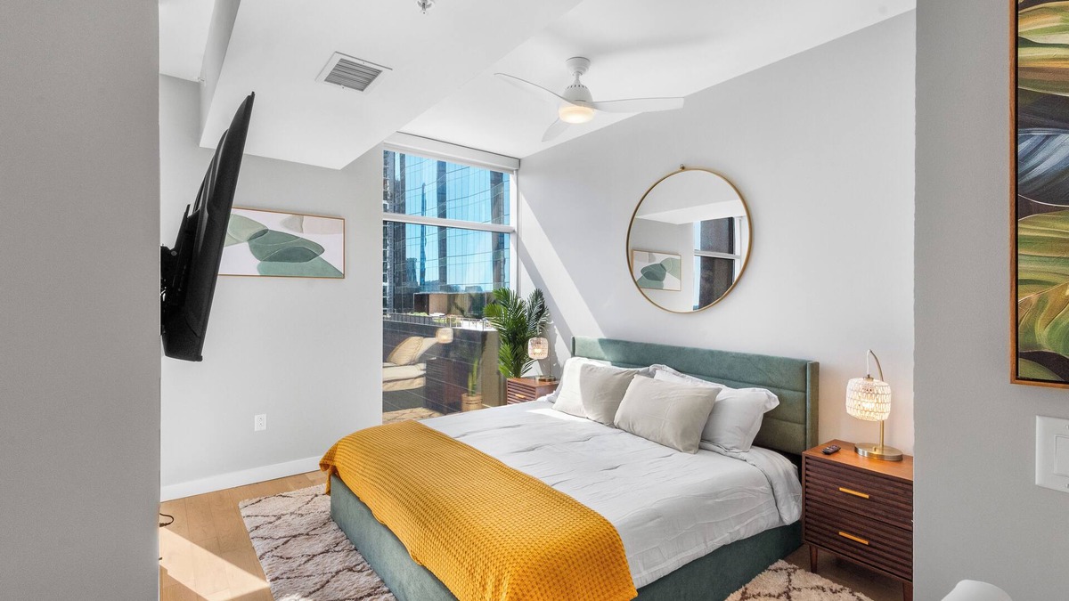 The Gulch Apartment | Spacious High-Rise Studio On Broadway - WiFi, Utilities, In-Unit WD included.